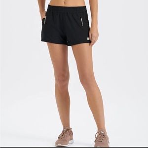 Vuori dash Shorts- size Small